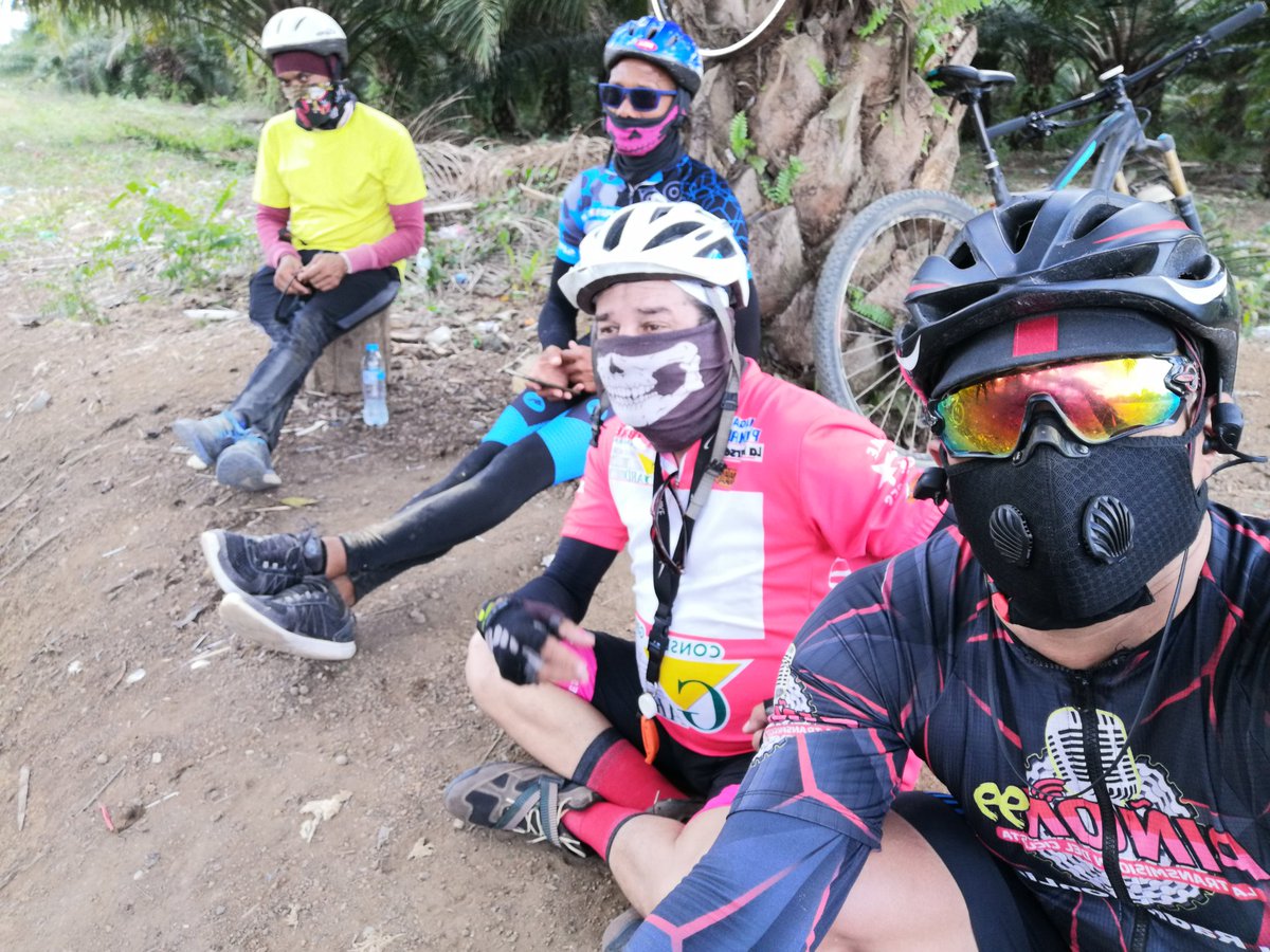 Pinon99rd's tweet photo. BUSCANDO AL POETA LOMERO
Llegamos en algunos de los lugares visitados, Pueblo Nuevo, Boya, Sanbana Grande de Boya y el cruce de Monte plata Alegan haber visto el Poeta y que anda rondando por ahí.

Seguimos esperanzado.
#mtbrd #ruta #ciclismosrd #piñon99rd #straviado #biciSalud https://t.co/seCxNEH2lE