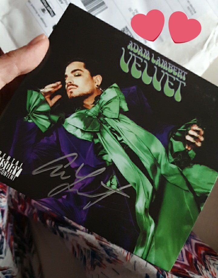 I finally got my signed Velvet Album yesterday!!! Can you believe it?😱😍😍😭💚💚💚