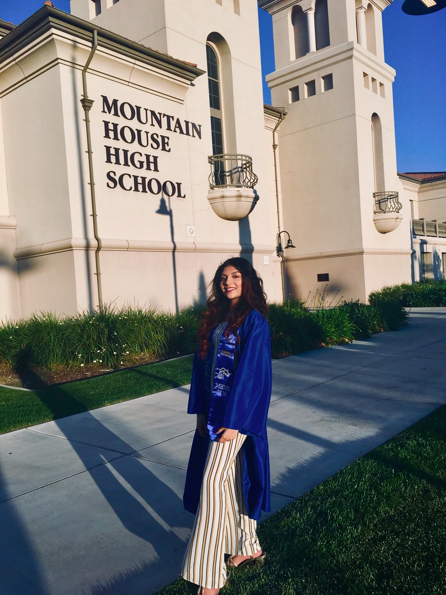 rukhsar_zara's tweet photo. never thought that you can fall in love with a school but mhhs showed me that it can happen🥺
thank you for changing me, challenging me, and believing in me MHHS💙
#MHHSCLASS2020 #MHHSatHome @MHHSMustangs https://t.co/0Iz8XGxqh1
