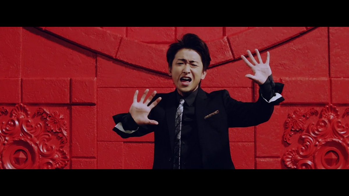 The song starts with image of red flowers then zooming in revealing the storm oniisan stand by to driving me crazy thenYEAAAAAAAAAAAAAHHHHYES OHNO HIT THAT HIGH NOTE AND SERVING LOOKS TOOAfter that, cut to shoes *click clack* matching up to the music beat, so satisfying...
