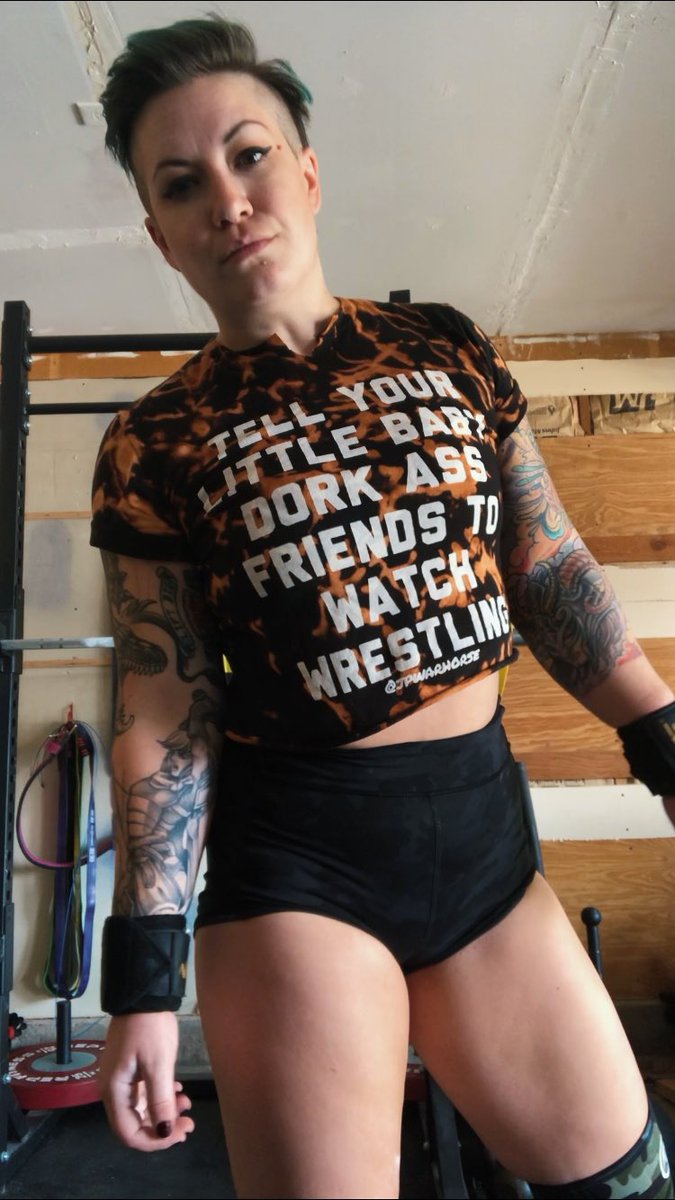 ThundrdomeStyle's tweet photo. Breaking in my @JPWARHORSE shirt with 220lb triples #SKWAATS #heavymetal https://t.co/lyZtzLjPFb