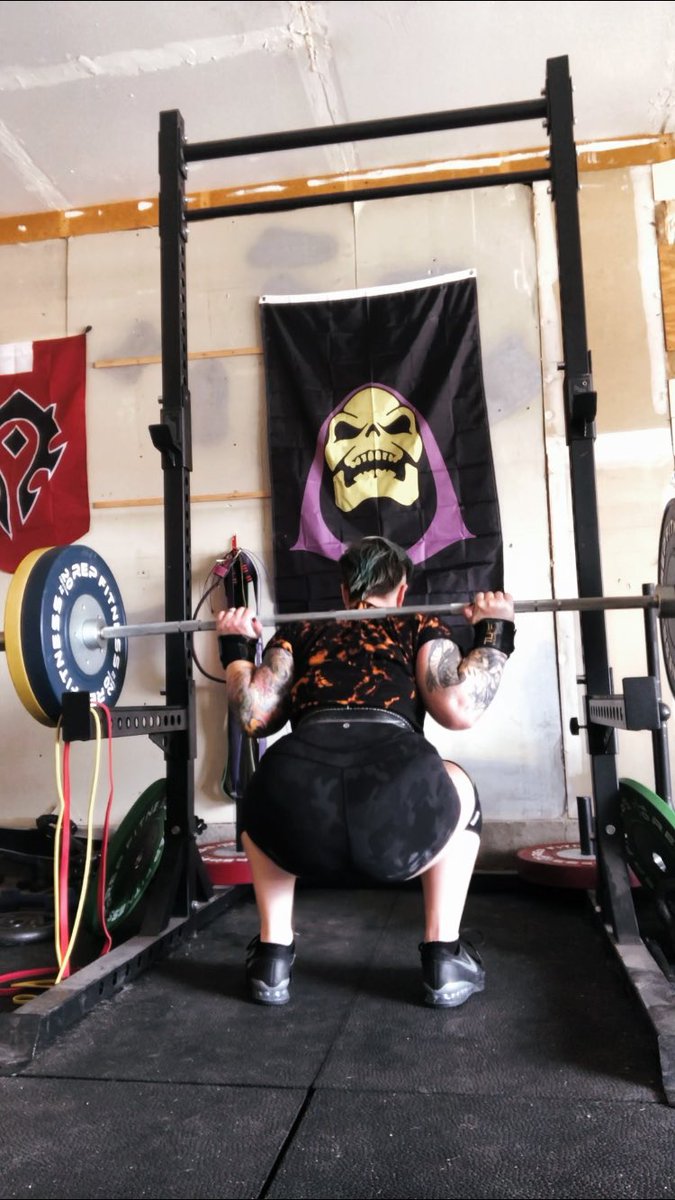ThundrdomeStyle's tweet photo. Breaking in my @JPWARHORSE shirt with 220lb triples #SKWAATS #heavymetal https://t.co/lyZtzLjPFb