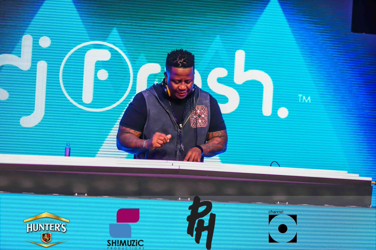 MansNotCorrupt1's tweet photo. Let's Appreciate this Combo🙌🏾🙌🏾
We've just witnessed greatness🙌🏾

🗣️ So clean, So balanced, So fierce!
🗣️ DJ Fresh, Legend, Greatness! 🔥 

@DJFreshSA @ChannelOTV
#LockdownHouseParty https://t.co/Ac1289E6Bg https://t.co/FfsjdI2Enk