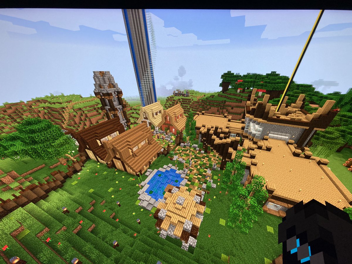 DeVikSe's tweet photo. @Smallishbeans I built your 24 hour base in my heardcore word and i think it looks pretty cool. https://t.co/FrJUrLJhoz