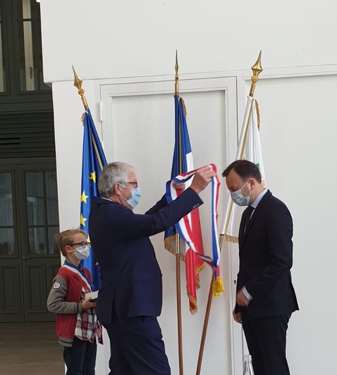 fdecoster's tweet photo. Ce samedi matin, 69 jours après le scrutin du 15 mars et une période éprouvante pour tous, le nouveau #Conseil #municipal de @VilleSaintOmer était enfin installé ! Contexte sanitaire oblige, nous nous￼ réunis en dehors de la mairie, au sein de @LaStationStOmer. https://t.co/1chB3YHVjq