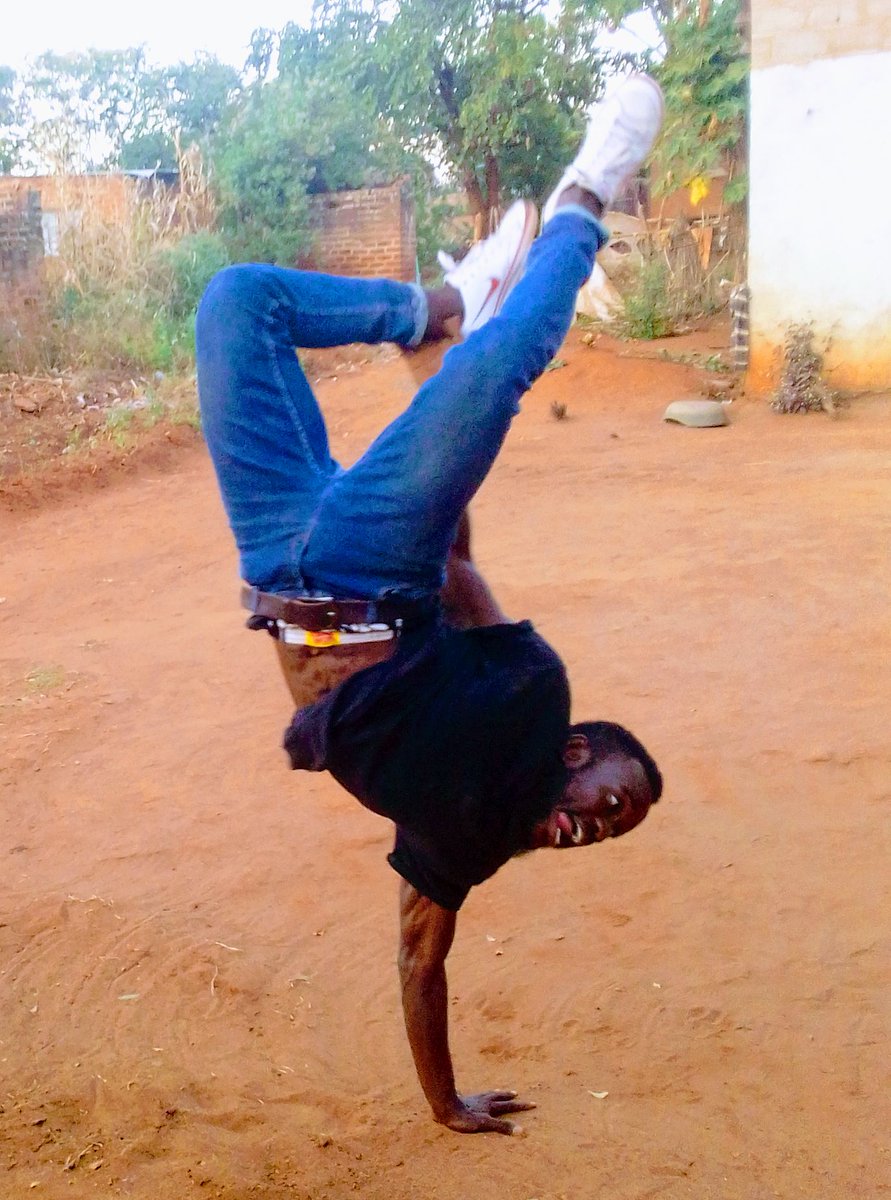 NatMo14's tweet photo. Capoeira https://t.co/Doj3TtEjGX
