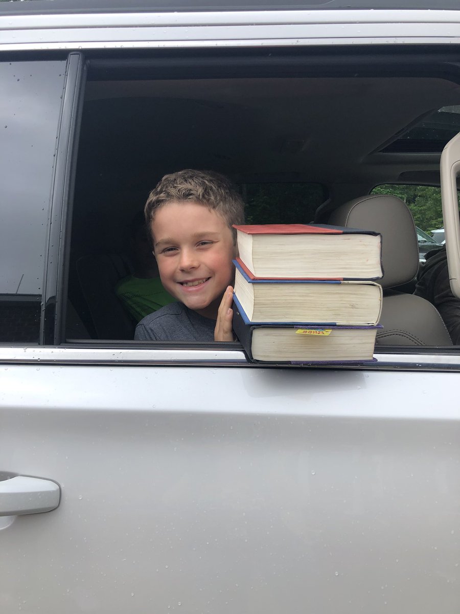 MrsAngieHarris's tweet photo. THIS. This right here is why I always read book 1 of Harry Potter to my students. Two months in quarantine and this friend of mine has just finished book 6. He was so excited to show me at our EOY parade and my heart may burst! #lastdayLC #epicmnes #teamlcps https://t.co/sMGKRBCF0f