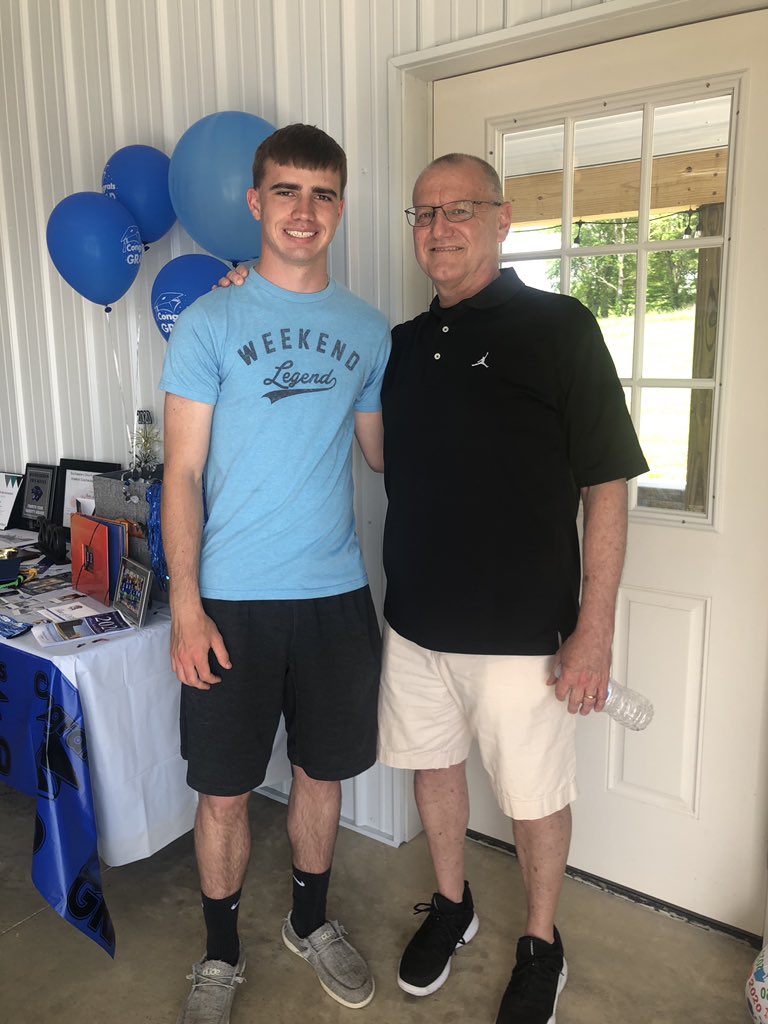 aadrean's tweet photo. This guy @wolveshoops1313 makes a difference in the lives of kids....Amazing!  He drove to Southeastern Ohio today to celebrate Nephew Aaron’s Graduation after completing @WKHSWolves graduation. Thanks ❤️ U #MemorialDayWeekend #ChangingLives #classof2020strong https://t.co/YfjlOn4ez8
