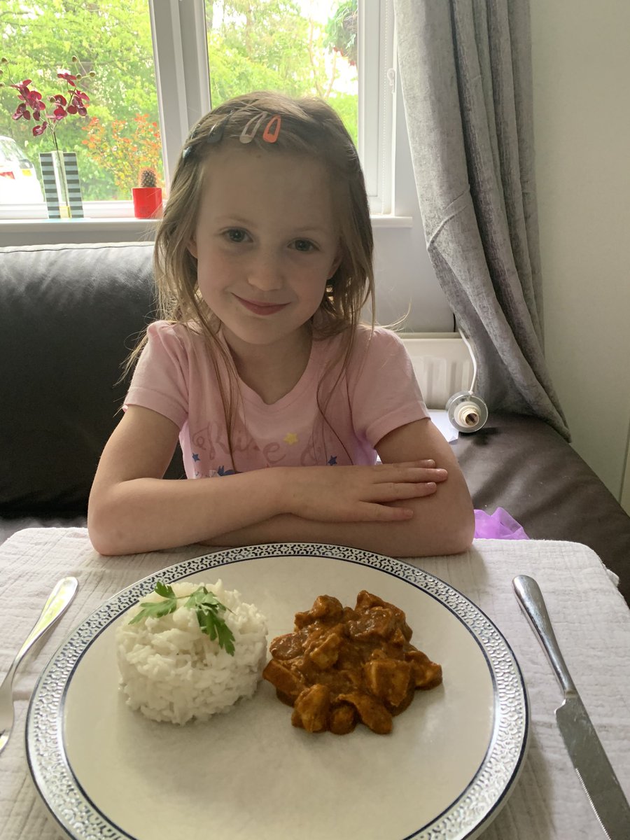 gillian_ralston's tweet photo. Saturday curry night.
Apparently super heroes wear hats!
#chefroberto @muiredgeprimary #schooldinners https://t.co/xTmxHfXz5c