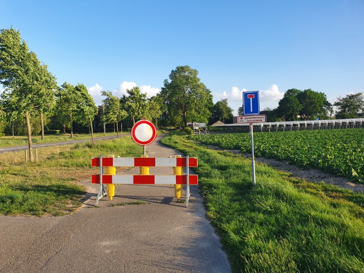 <a href="/gem_montferland/">Gemeente Montferland</a> 
#Wind
#Onverlicht 
#TeLicht
#Omwaaien 
#gevaalijk als #donker is
#onverlicht
#ongeval verdacht 
#ongeluk mogelijk
#fiets #bromfiets
#Hengelderweg, <a href="/OudDijk/">Oud-Dijk</a>, #Didam
