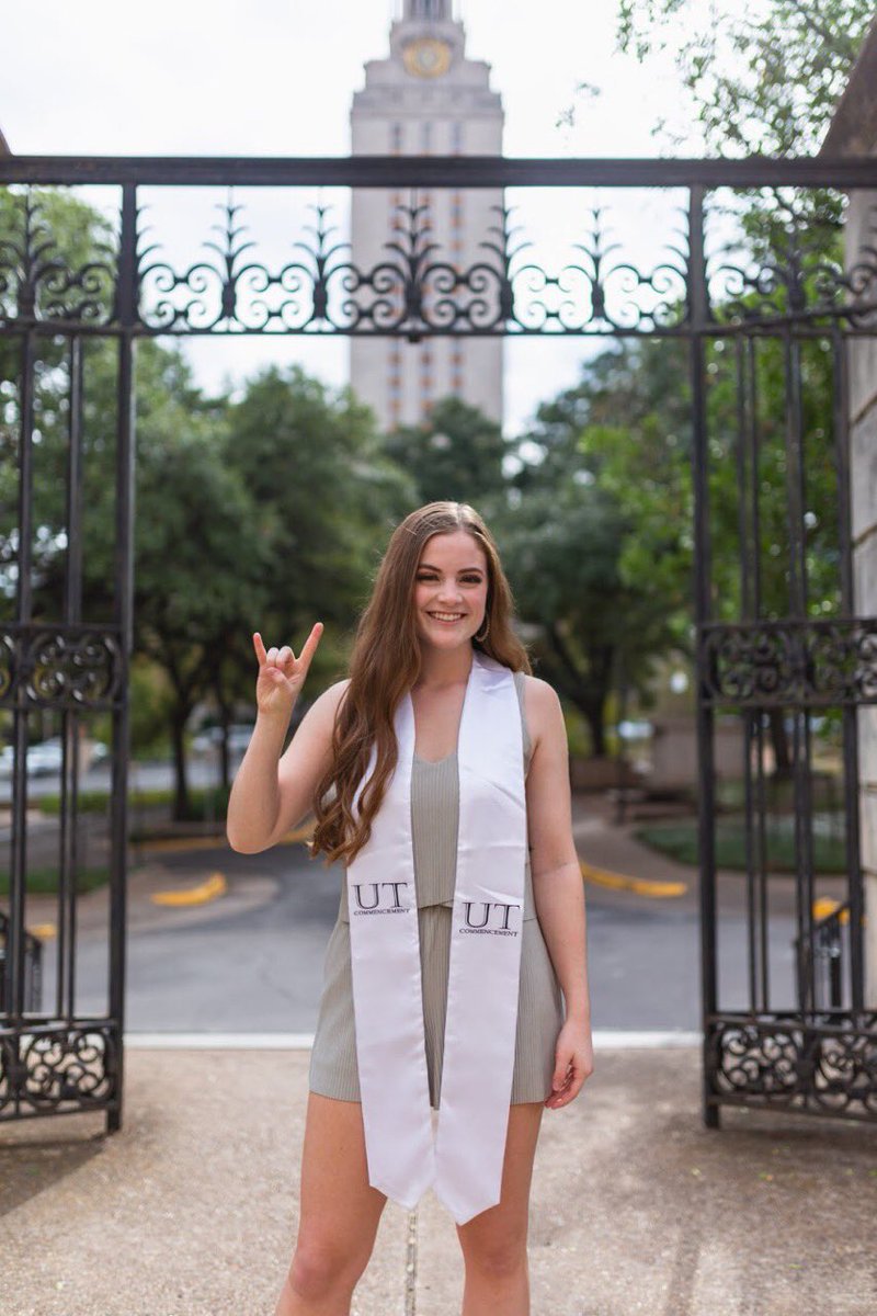 elz_grc's tweet photo. Happy Graduation Day #UT20 (and my fellow #UT19 fall graduates) 🥳🎊 Cheers to our success, to finding who we are, and to moving forward with our degrees to change the world 💖🌈  #UTGrad20 

pc: the amazing @_mindynguyen https://t.co/GBbfNk72II