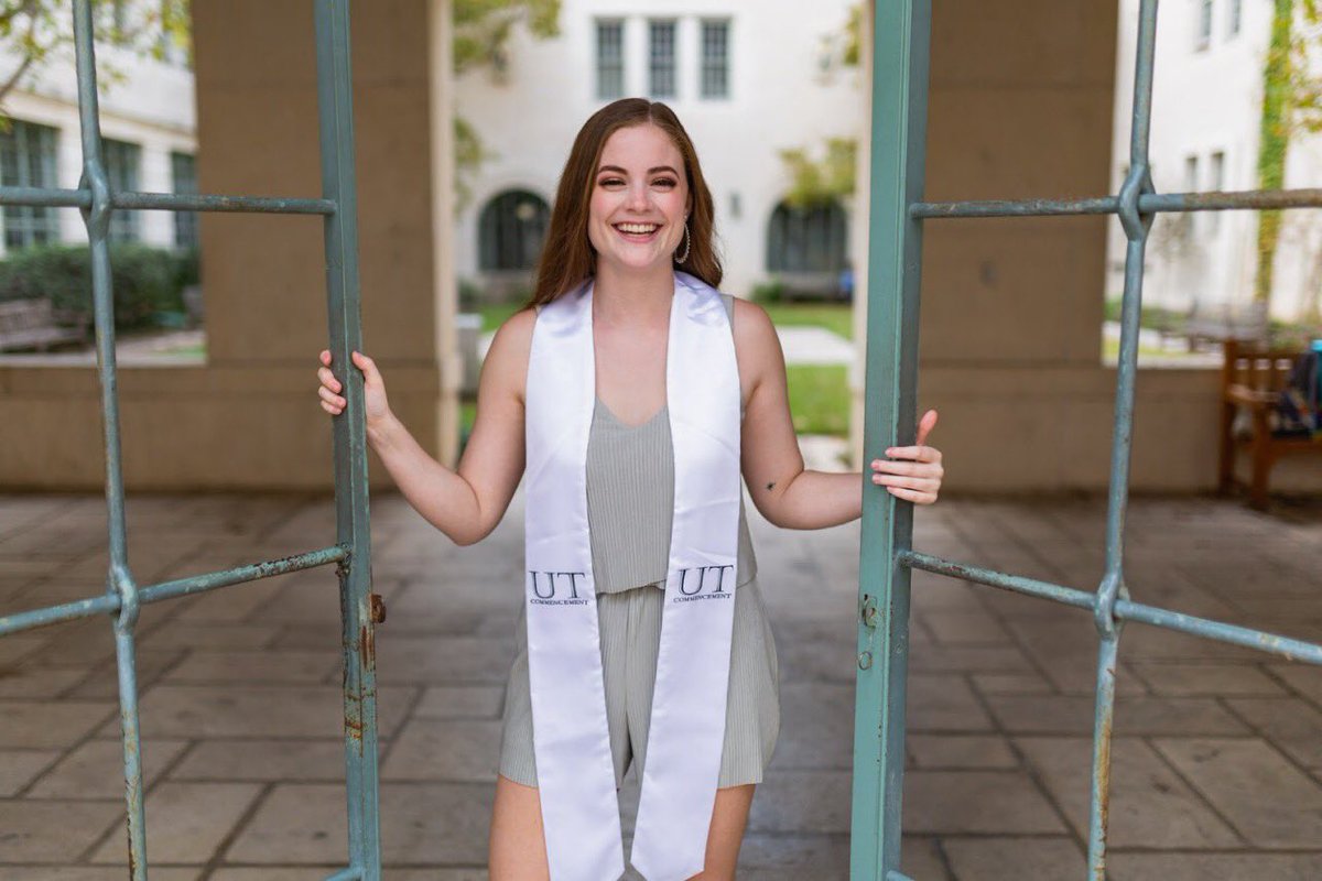 elz_grc's tweet photo. Happy Graduation Day #UT20 (and my fellow #UT19 fall graduates) 🥳🎊 Cheers to our success, to finding who we are, and to moving forward with our degrees to change the world 💖🌈  #UTGrad20 

pc: the amazing @_mindynguyen https://t.co/GBbfNk72II