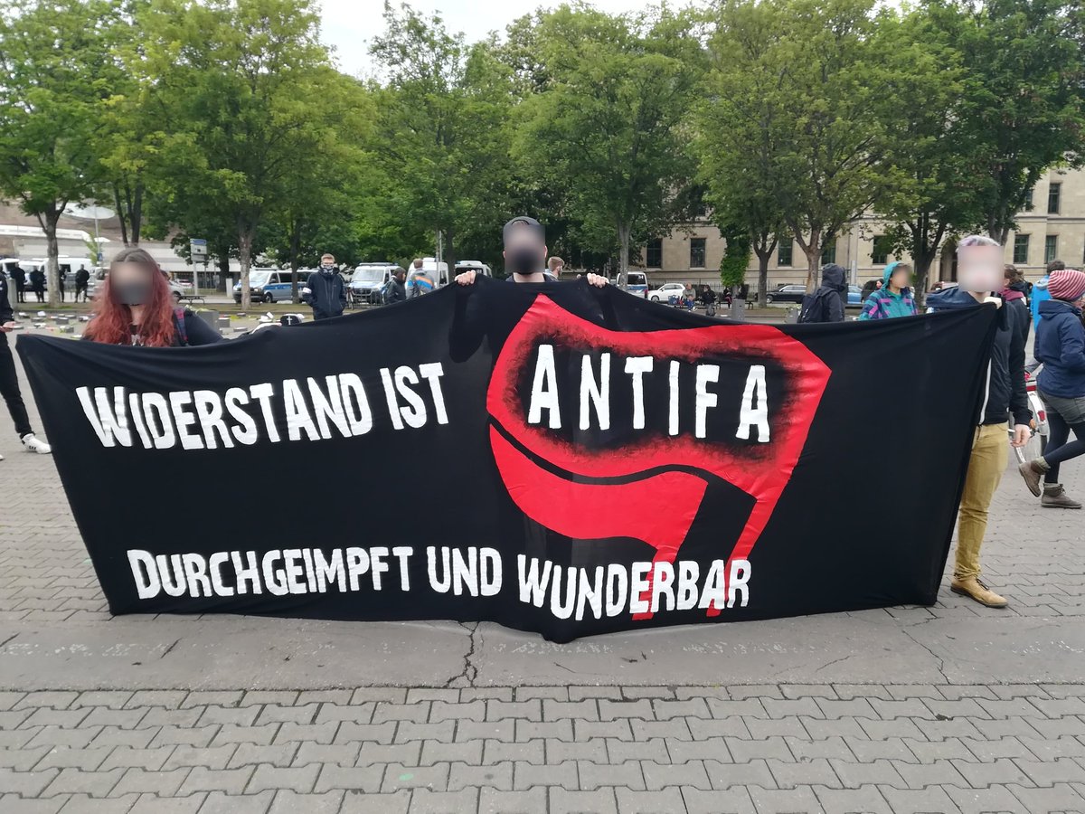 Fridays for Future Erfurt 🌏👋💥 på Twitter: "Unser neues Banner heute auf  der Demo des @real_plaetzef gegen die sog. "#Hygienedemos". Bei diesen  werden rechtsideologische Verschwörungen verbreitet und sie werden oftmals  - auch