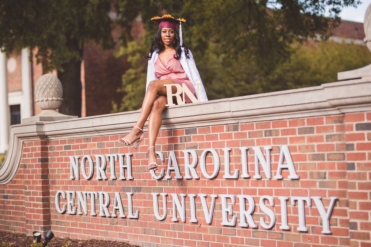 TinasiaIngram's tweet image. I can &amp;amp; I DID!!
✨NA/sitter
✨LPN
✨BSN
✨Job secured 

Allow me to reintroduce myself: 
Tinasia Ingram, BSN (RN loading)

#lpntorn #cumlaude 
#grad2020 #nccu20 #RN #HBCUalum #HBCUgrad #HBCUpride #HBCUbuzz #blackexcellence #blackgirlmagic 

📸: @MaxResPhotos