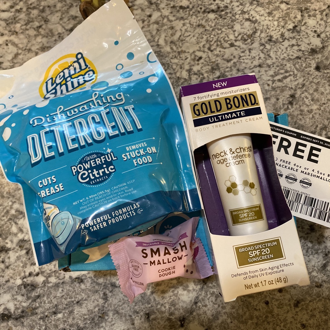 forevermore1982's tweet image. Thanks for the voxbox @Influenster!! I can’t wait to try everything! @Snackapade @Lemishine #SpringForwardVoxBox #complimentary