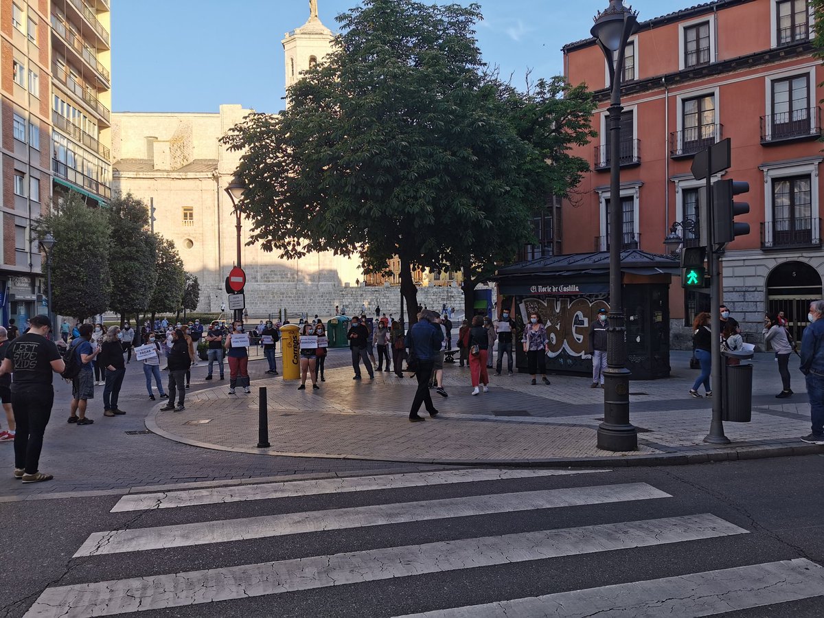 Hoy hemos llenado la Plaza de la Libertad manteniendo las distancias entre nosotr@s.

Por la Sanidad Pública, por los derechos laborales y sociales, contra el fascismo.