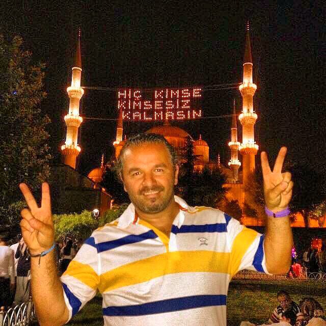 GKimsesizcan's tweet photo. Elveda Ya Şehri #Ramazan ☪️
#Hiç Kimse Kimsesiz Kalmasın ✌🏼;) Herkesin #Ramazan #Bayram’ı #Mübarek Olsun 🤲🏻 #GökhanKimsesizcan #VIPAdres #Iftar #Sahur #Mahya #Ramadan #EidMubarak #SultanAhmetCamii #SultanAhmet #Istanbul https://t.co/FNc7YK5ws9