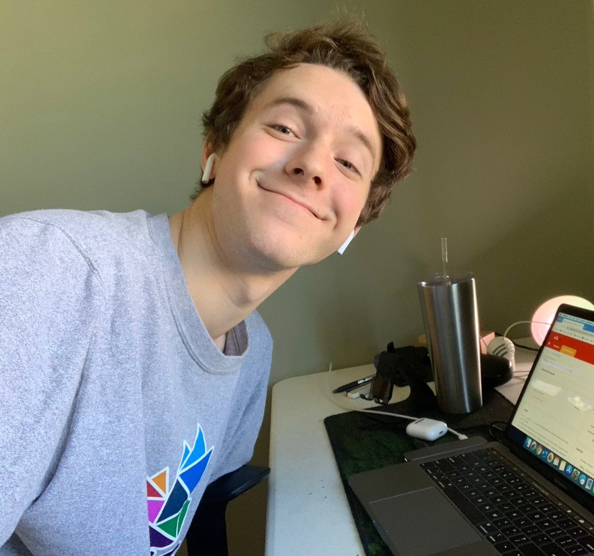 MonaFortier's tweet photo. Great chatting with our amazing #OttawaVanier volunteers before hitting the phones to hear from our neighbours and see how they’re doing. Thanks to @LucilleCollard for taking part! Even when we’re apart, we’re #StrongerTogether. #VirtualLPC #WeekendOfAction https://t.co/260rt2mwQm