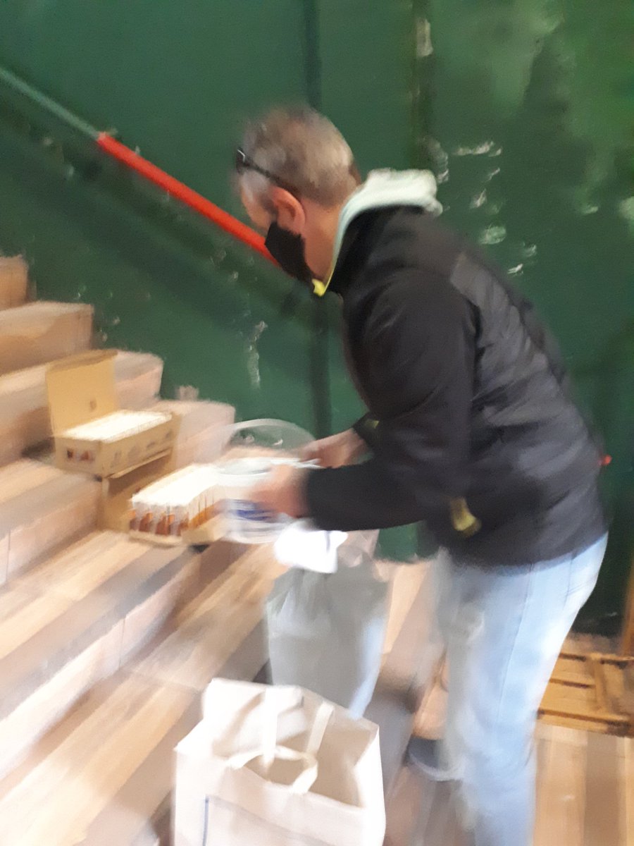 MeriendaDe's tweet photo. Gracias Fabián Blanco q se acercó a donar alimentos. Valisísimo aporte a la causa. https://t.co/yxJ1H5mmpF
