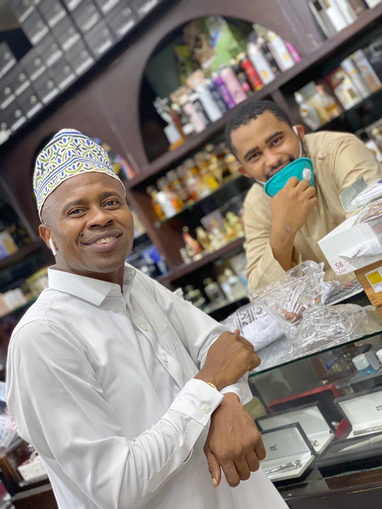 mshambuliaji's tweet photo. Eid Mubarak kutoka @kanzupoint Miye tayari kanzu yangu kwa ajili ya kuswalia Eid hii hapa. Hujachelewa njoo nawe hapa @kanzupoint Eid Mubarak @faizooooo @don_tariq_kp https://t.co/3dDNsvJDCH