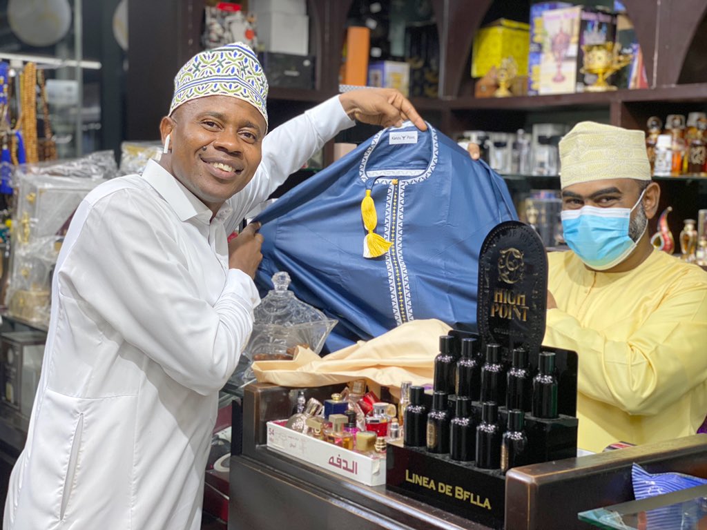 mshambuliaji's tweet photo. Eid Mubarak kutoka @kanzupoint Miye tayari kanzu yangu kwa ajili ya kuswalia Eid hii hapa. Hujachelewa njoo nawe hapa @kanzupoint Eid Mubarak @faizooooo @don_tariq_kp https://t.co/3dDNsvJDCH