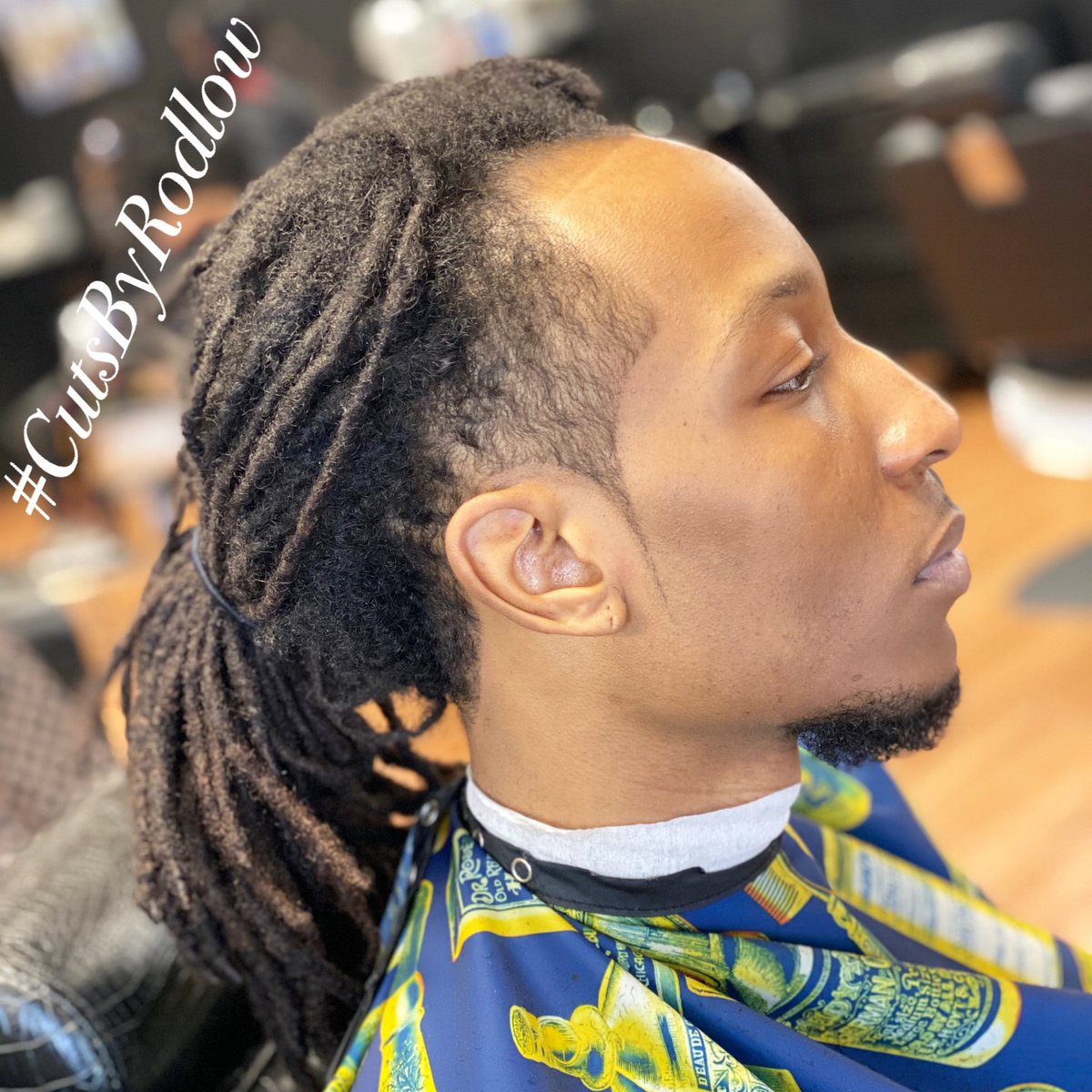 RodneyWhitlow's tweet photo. I Had My Guy @frontlinefresh In The Chair 💺 For A Super Fresh Line Up 🌟 Be Sure To Check His Music Out On Every Media Platform 💪🏾 #CutsByRodlow #RodlowDaBarber #TeamImpeccable 👈🏾 #ImpeccableBarbersAndStylist 🏆 #TheProofIsInThePudding #TeamWorkMakeTheDreamWork 💫 #ToledoBarber https://t.co/uofOC6wmqA