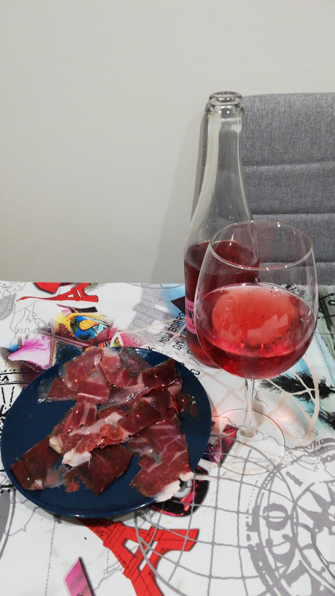galanhugo's tweet photo. Celebrando el +1 de ayer viendo el #ESC2003 https://t.co/jRZjtd13qA