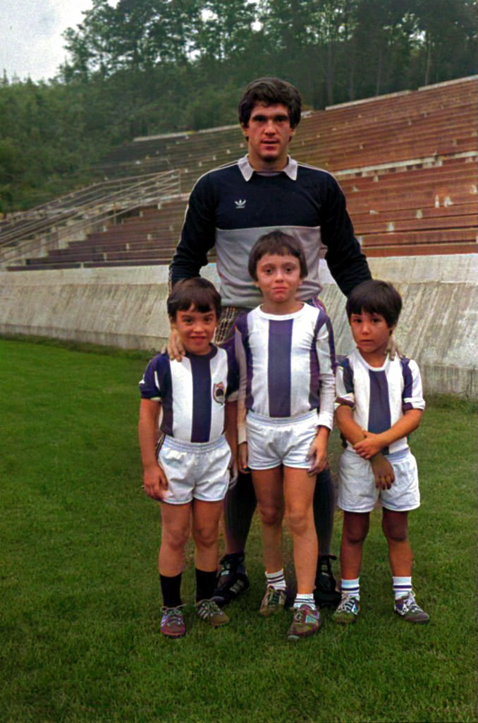 FOTOS HISTORICAS O CHULAS  DE FUTBOL - Página 17 EYusezEXsAAnCS4?format=jpg&name=medium