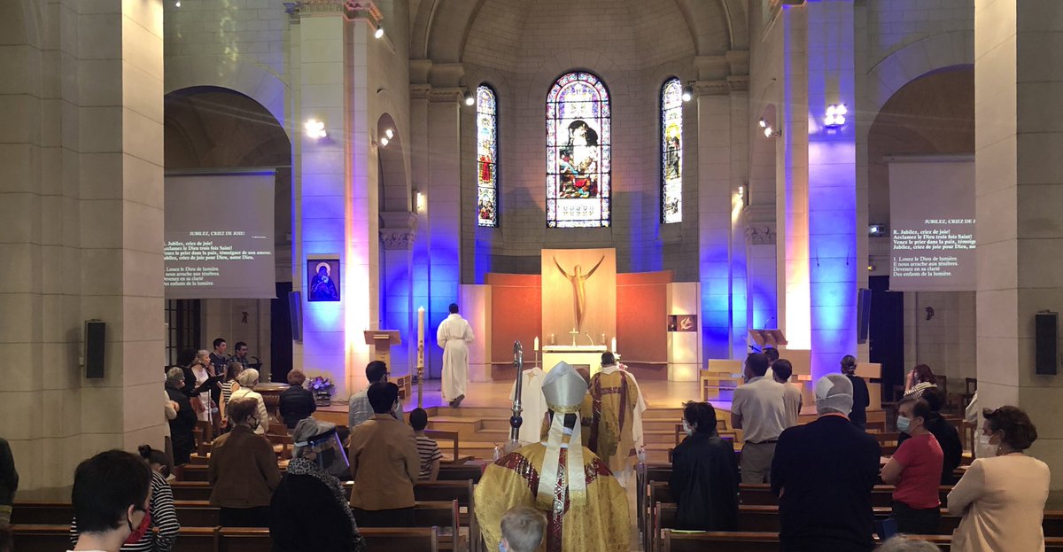 Immense bonheur de célébrer une première messe dominicale de #deconfinement ! Bravo à la <a href="/ParoisLevallois/">Paroisse Levallois</a> de son organisation efficace : gel, masques, distances, signalétique... Ouvrons nos cœurs à l’Esprit de prudence et d’audace !