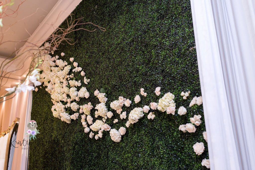 GabroEvents's tweet image. Why settle for ordinary backdrop when you can go boxwood. Hedge walls are a great option. #specialmomentsplanning #tammywaterman #sandpearl