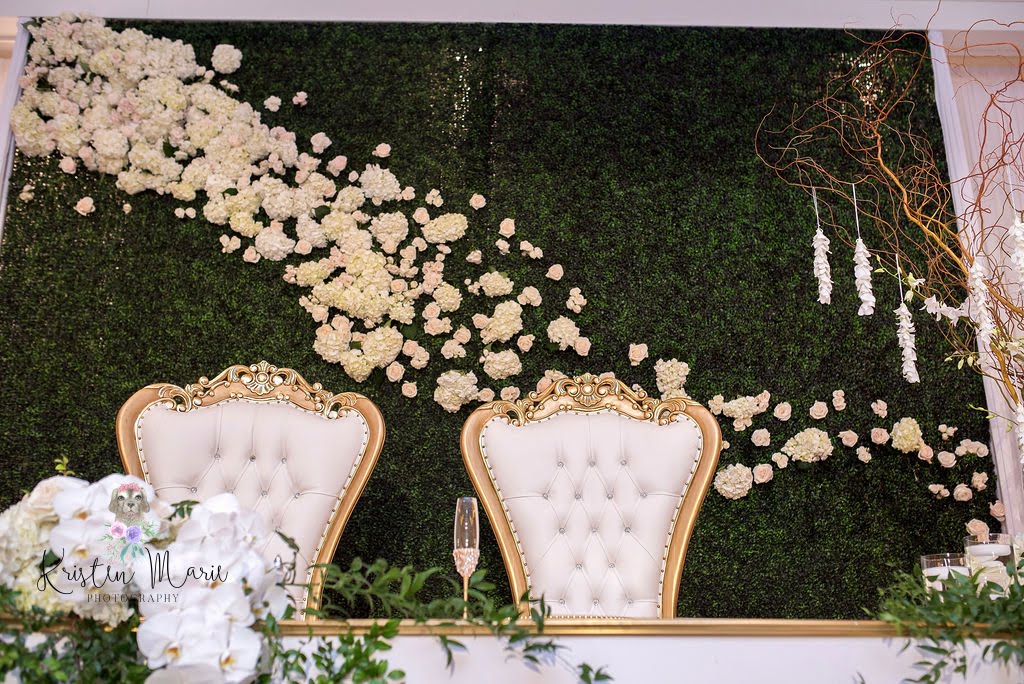 GabroEvents's tweet image. Why settle for ordinary backdrop when you can go boxwood. Hedge walls are a great option. #specialmomentsplanning #tammywaterman #sandpearl