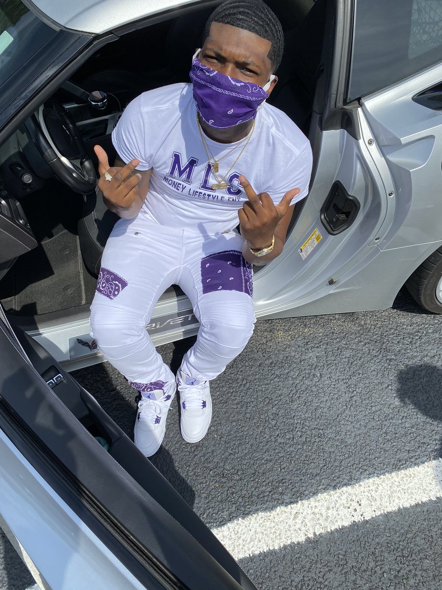NuMoneyMLS's tweet photo. Took a break & fell bac but now im bac💪🏾im some other shit🤐💜✨
#MLS
#NuMoney
#BigGrape🍇 https://t.co/aPCvvDtJZ1