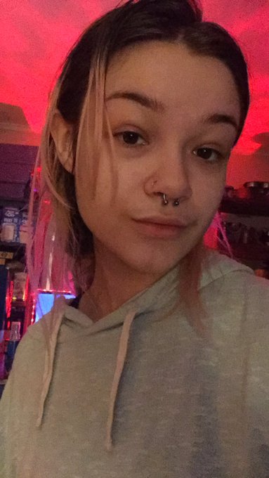 hey 🖤✨ https://t.co/sdEzetZXF0