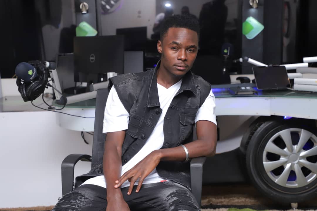 Fireliglntfi's tweet photo. King of the west @Ray_G_official is up in the building. 

The party is about to get messed up in a few. #NBSSNL #NBSUpdates https://t.co/HuE4y6z7UW