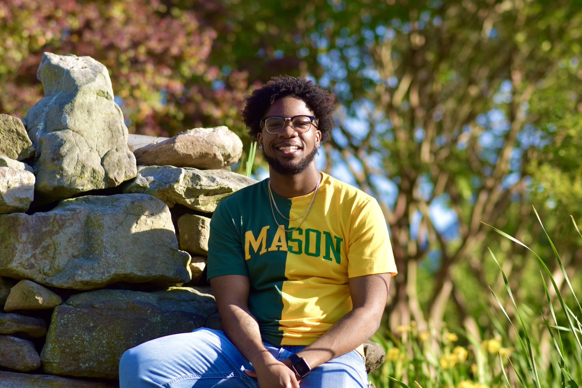 FlexGodTrev's tweet photo. Alumnus Status 🎓 … official pictures coming soon
📸: @_melongod 
👕: KBoutik (IG) https://t.co/tD45LtAcAB