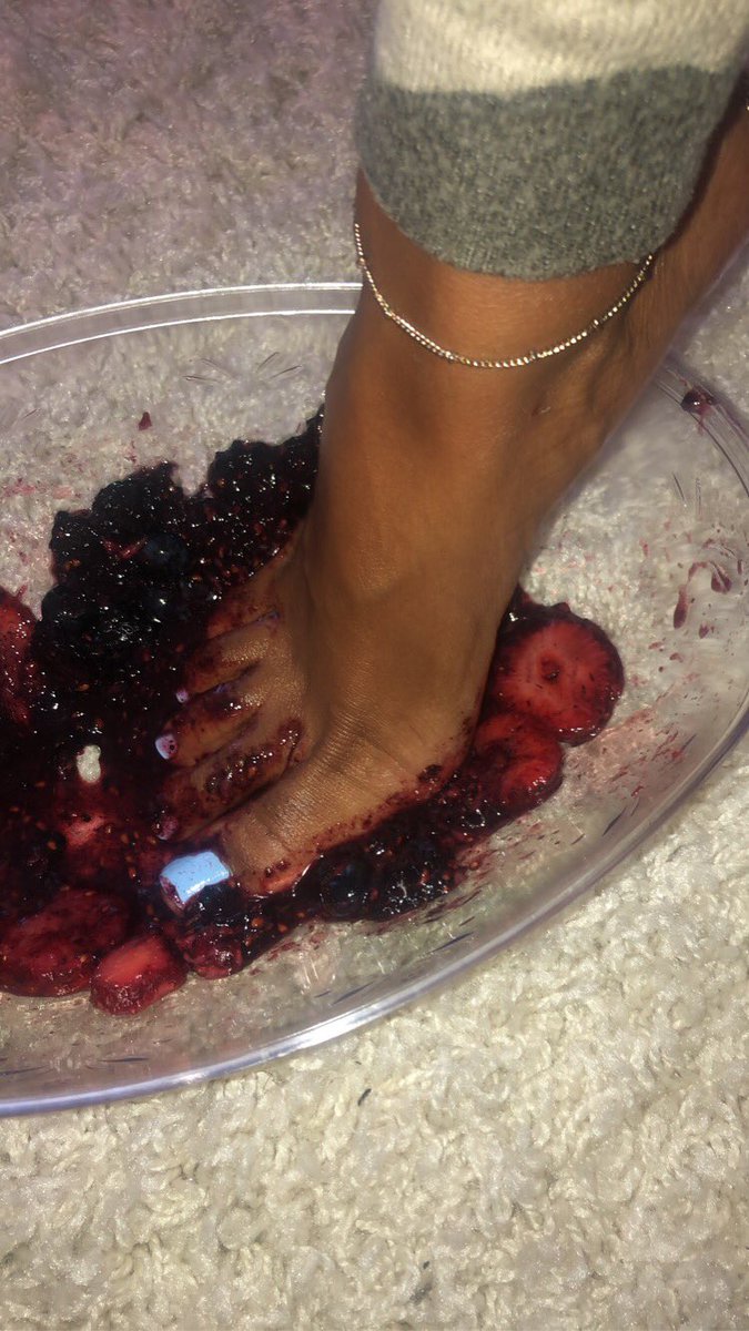 TheFootBuffet's tweet photo. @sarah420696 Berry-full 📹⬇️
https://t.co/SoggyE29Na #FOOTFETTISH https://t.co/GHSOhQOJx1