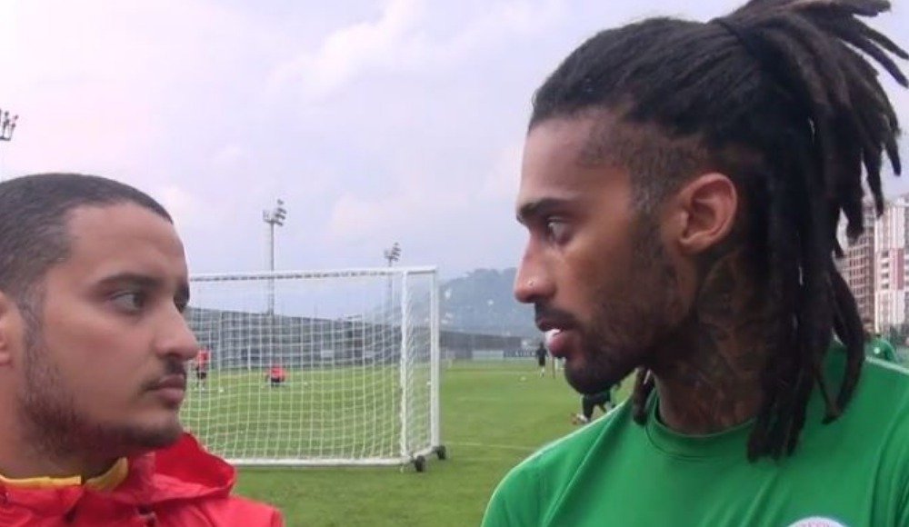 Sol bek Armand Traore: 2019'da Rizespor ile sözleşme imzaladım. Bana resmen hayal sattılar. 

Eğer iyi oynarsam Fenerbahçe'ye gideceğimi söylediler. Kandırdılar beni.

— Fransız basını