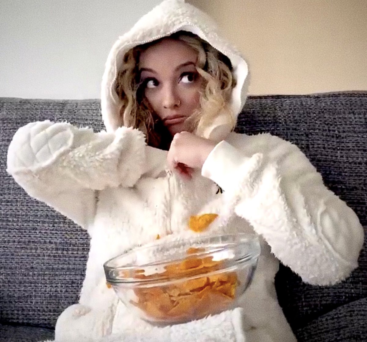 Day 23. Jade was me today in pajamas and an extra hooded diver (because it's very cold), plus a snack and a movie by Ghibli on Netflix. <3 #JadeThirlwall  #LMBreakUpSong  #LMTV  #LittleMix  #BreakUpSong  #Served  #MTVServed