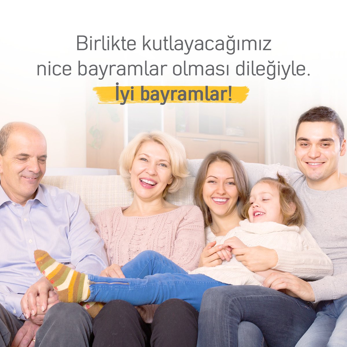 Bu bayram birbirimizden ayrı olsak da bayramlar, sevinmek, sevdiklerimizle iletişime geçmek, hatırlamak, büyüklerimizle bağ kurmak içindir. Mutlu bayramlar! 💛