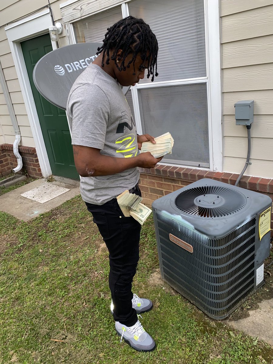 Pimp_c5's tweet photo. Barely flex but donโt play with me ๐
ฟ๏ธeriod ๐ฐโ๏ธ #FreeRichey๐๐พ #FreeDezโณ #LLMACK9๐๐พ https://t.co/x2AIkQqaIG