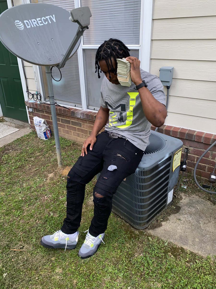 Pimp_c5's tweet photo. Barely flex but donโt play with me ๐
ฟ๏ธeriod ๐ฐโ๏ธ #FreeRichey๐๐พ #FreeDezโณ #LLMACK9๐๐พ https://t.co/x2AIkQqaIG