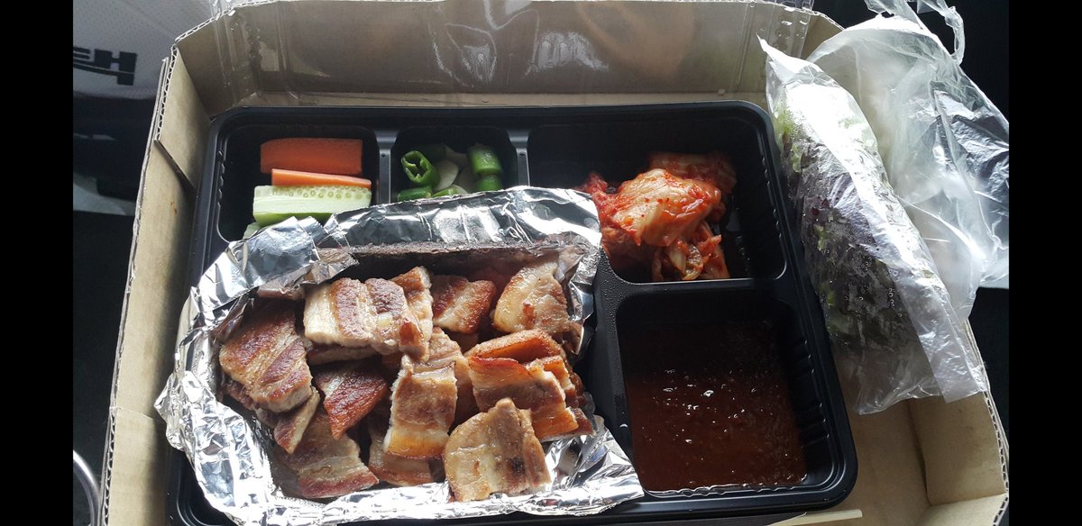 For those who have ever attended a KBO game: What's your favorite food to have at the ballpark?Before I moved back to the States in 2016, was glad I was able to have some 삼겹살 (samgyeopsal) at Jamsil Stadium.