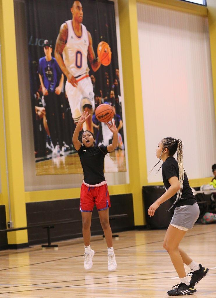 ladyteamteague's tweet photo. . #LateNightRun with the college girls #NextGeneration #Ballher #CutFromSameCloth #DNAStrong #TheProcessContinues #Basketball #Hoop #SheGotNext #TaliaHarris #Lady @TeamTeagueindy 2024 https://t.co/waIJ1zlrfh