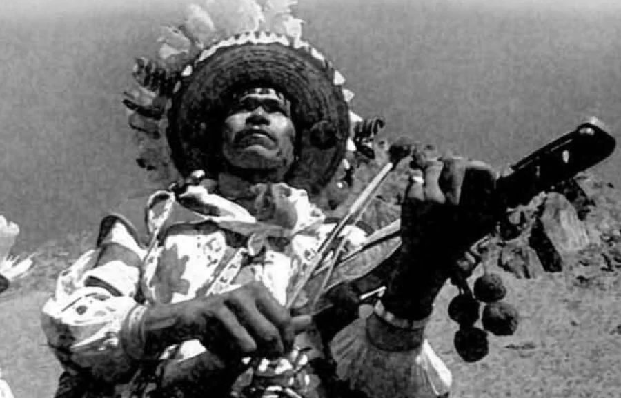 de_nayarita's tweet photo. Uno de sus instrumentos predominantes es el arco “tunama”, el cual es un instrumento de percusión y cuerda y que funciona con baquetas.
Los festejos importantes del pueblo Cora en los cuales la música tiene gran ímpetu son las fiestas patronales de San Antonio de Padua.
-DAVM https://t.co/AGRCFav8Aw
