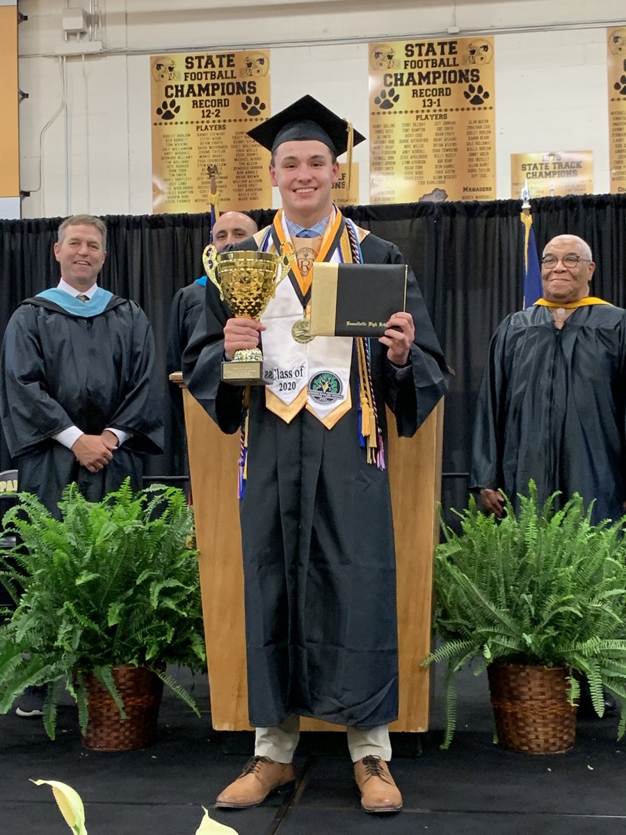 MsHargettSlack's tweet photo. RHS Valedictorian for the Class of 2020. It takes a village,  and the village of RVK will never be forgotten. ❤️🏆🎓 https://t.co/vnXjl2hYLQ