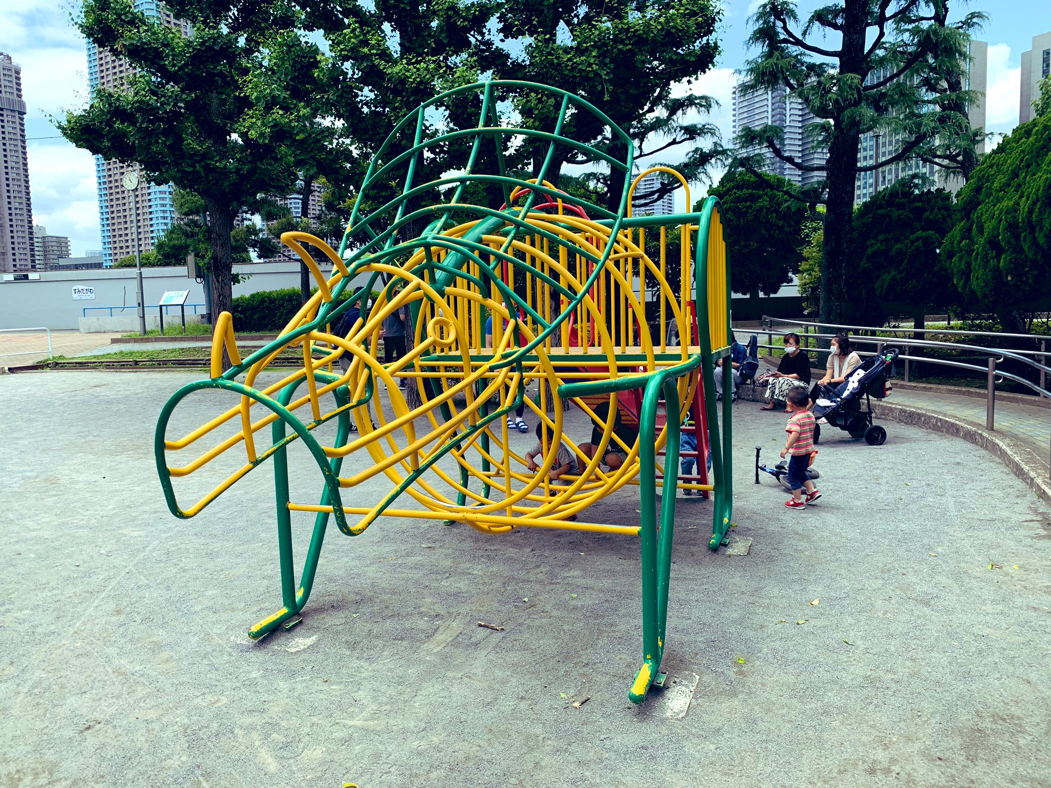 きよすみぃ 恐竜がいっぱいの永代公園 ジャングルジムも砂場もあり 子どもたちの絶好の遊び場になりそう 永代公園 永代橋 門前仲町 江東区 T Co Hbdhlxwces Twitter