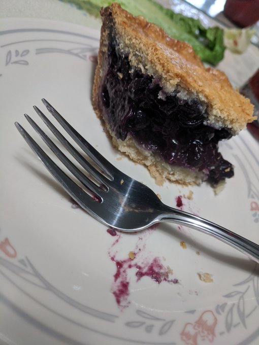 It was a hot 🔥 day today but that didn't stop me ! 💃 I still made pie mmmm my favorite blueberry 💙 https://t