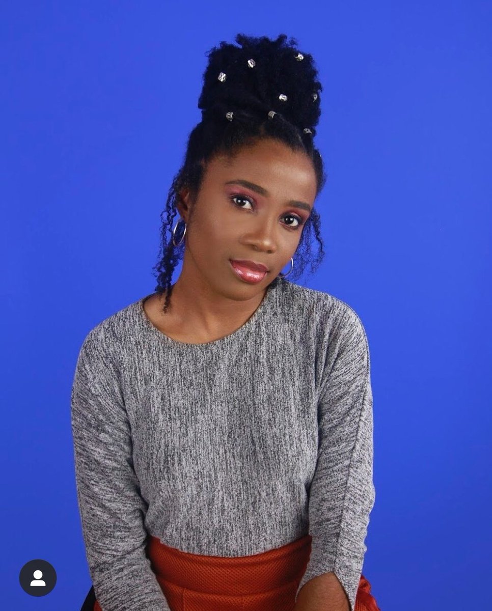 Mes cheveux ont bien repoussé.
La pandémie n'a qu'à finir, je vais parader avec mes coiffures du <a href="/lepetitmanuel_/">Le Petit Manuel</a> !
Throwback pendant le shooting 💃🏾

#LePetitManuel #Tsanafr #btmbook