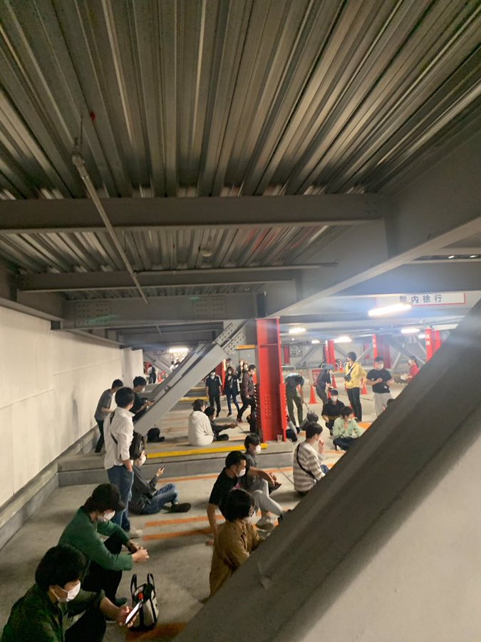 画像あり シバター来店のキング観光サウザンド栄若宮大通店 900人近くが並ぶ 並びの様子も公開 スロカク パチスロデータ ニュースまとめブログ