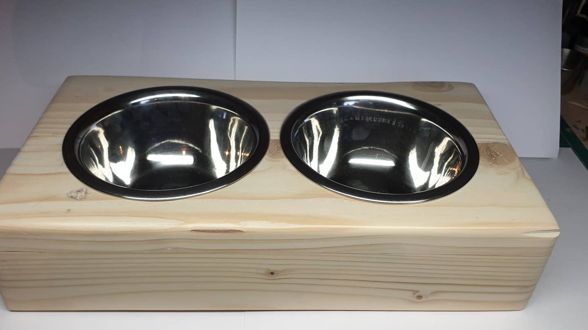 Plastic_Alchem's tweet photo. Cat food bowls. Made of recycled wood. If you interested, please let me know, we are taking orders. #woodworktools #woodworkingproject #woodtool #reclaimedwood #reclaimedpallets #recycling #doityourself #diy #stayhome #birdbox #instawoodworkers #instawoodworking #catfood #cattray https://t.co/DACM1SPp7z